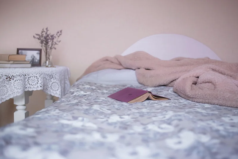 Coussin à visser ou à élastiques ?