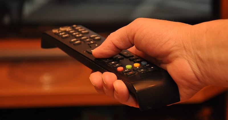 TV image qui saute : les causes et solutions pour la réparer