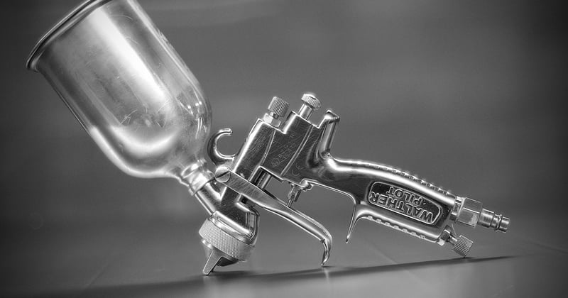 Peindre un plafond au pistolet : la méthode pro pour un résultat parfait